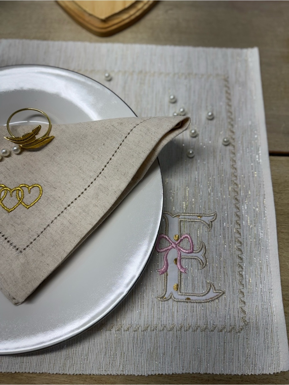 Embroidered Beige Linen Napkin Set with Gold Heart Motif